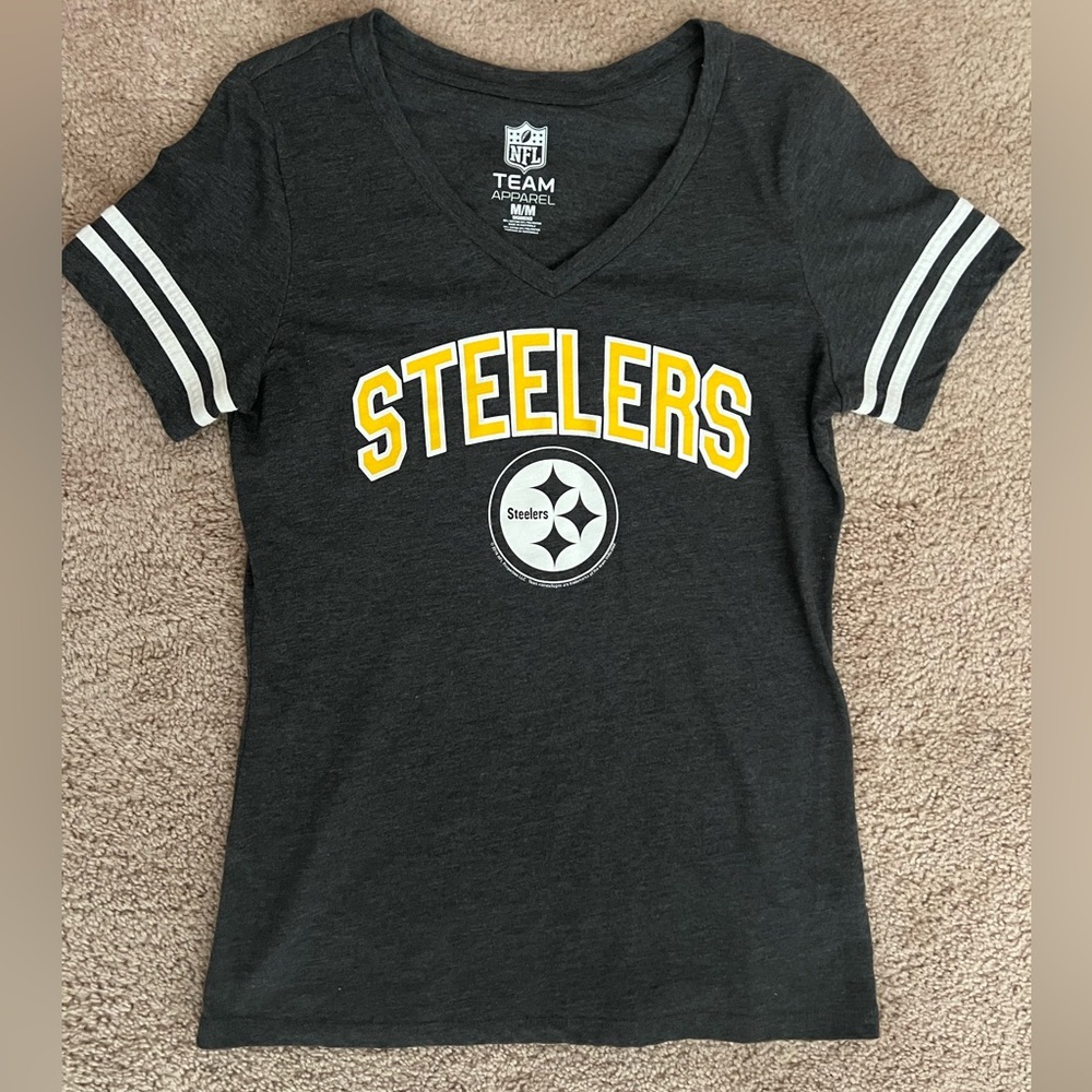 NFL Team Apparel Steelers Women’s Size Medium V Neck Tee